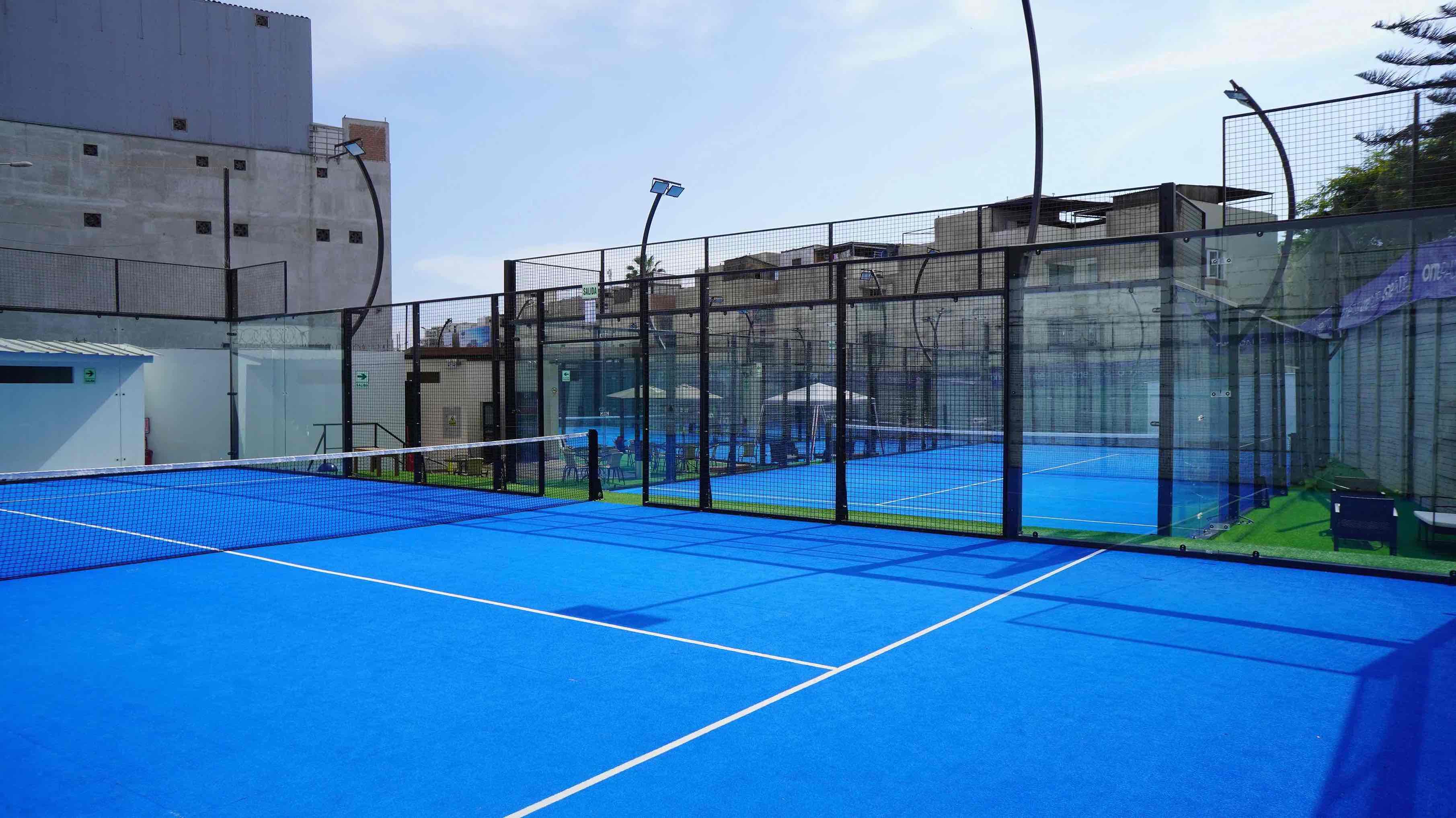 Club de padel avec plusieurs terrains